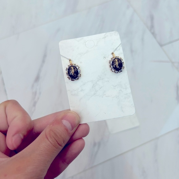 Vintage Gold and Black Earrings Set - Picture 2 of 5